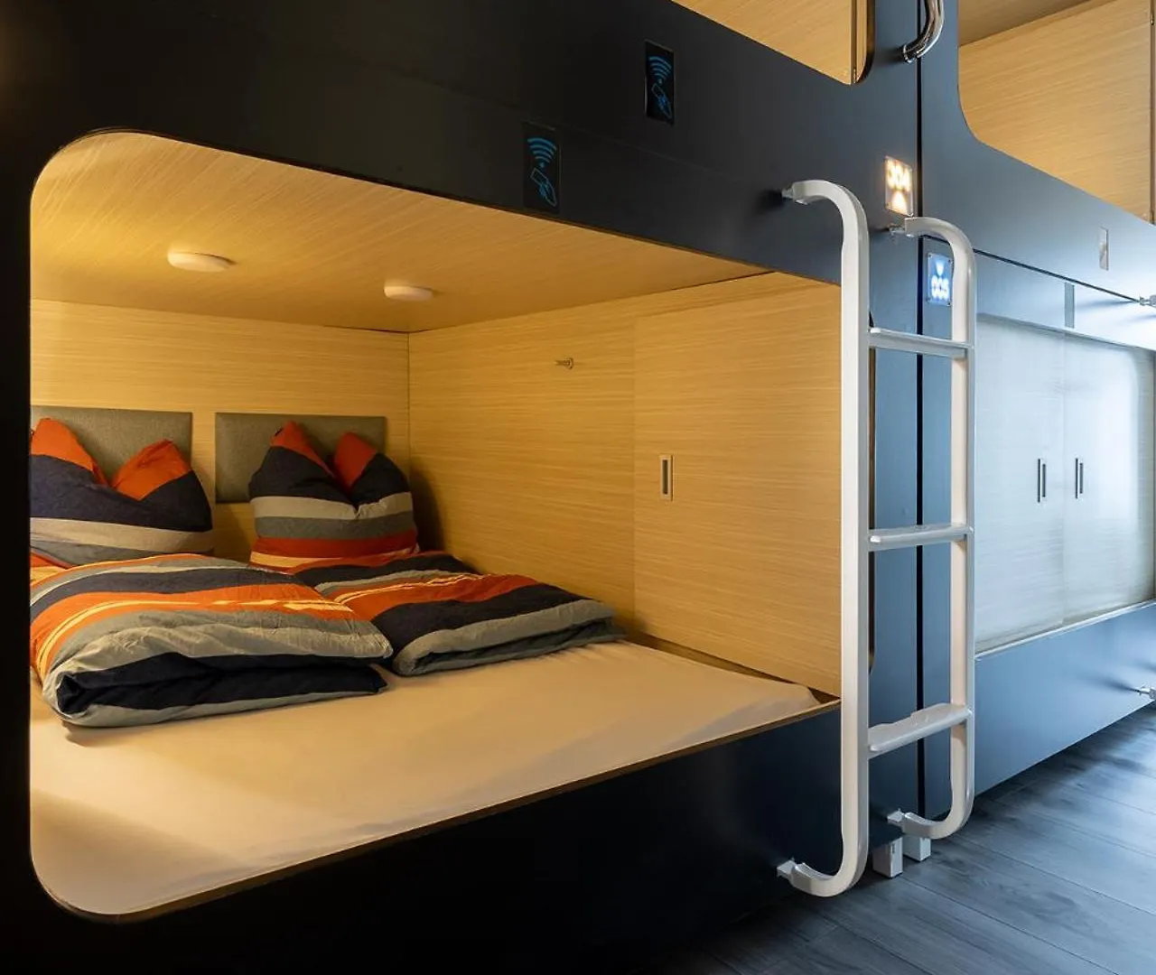 Mue Cubes Hotel Gundelfingen  Capsule hotel